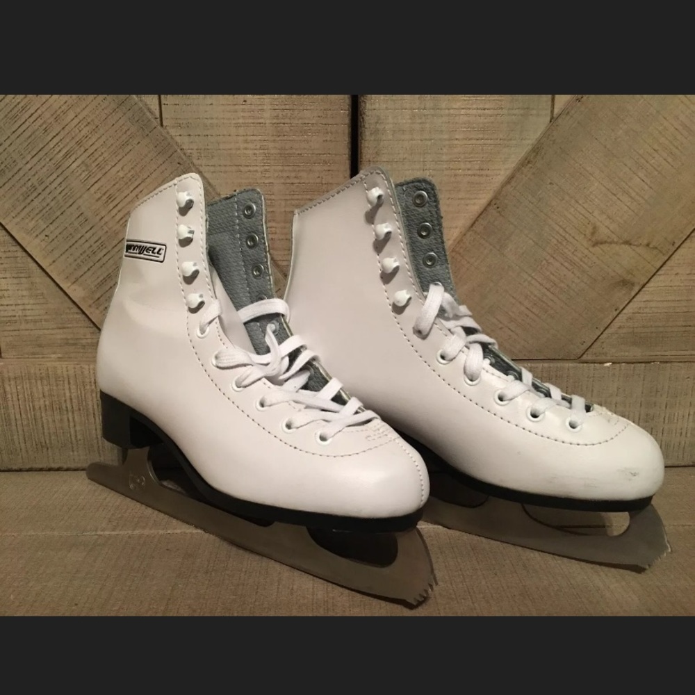 Winnwell Girls Figure Skates Size 4J Scratched